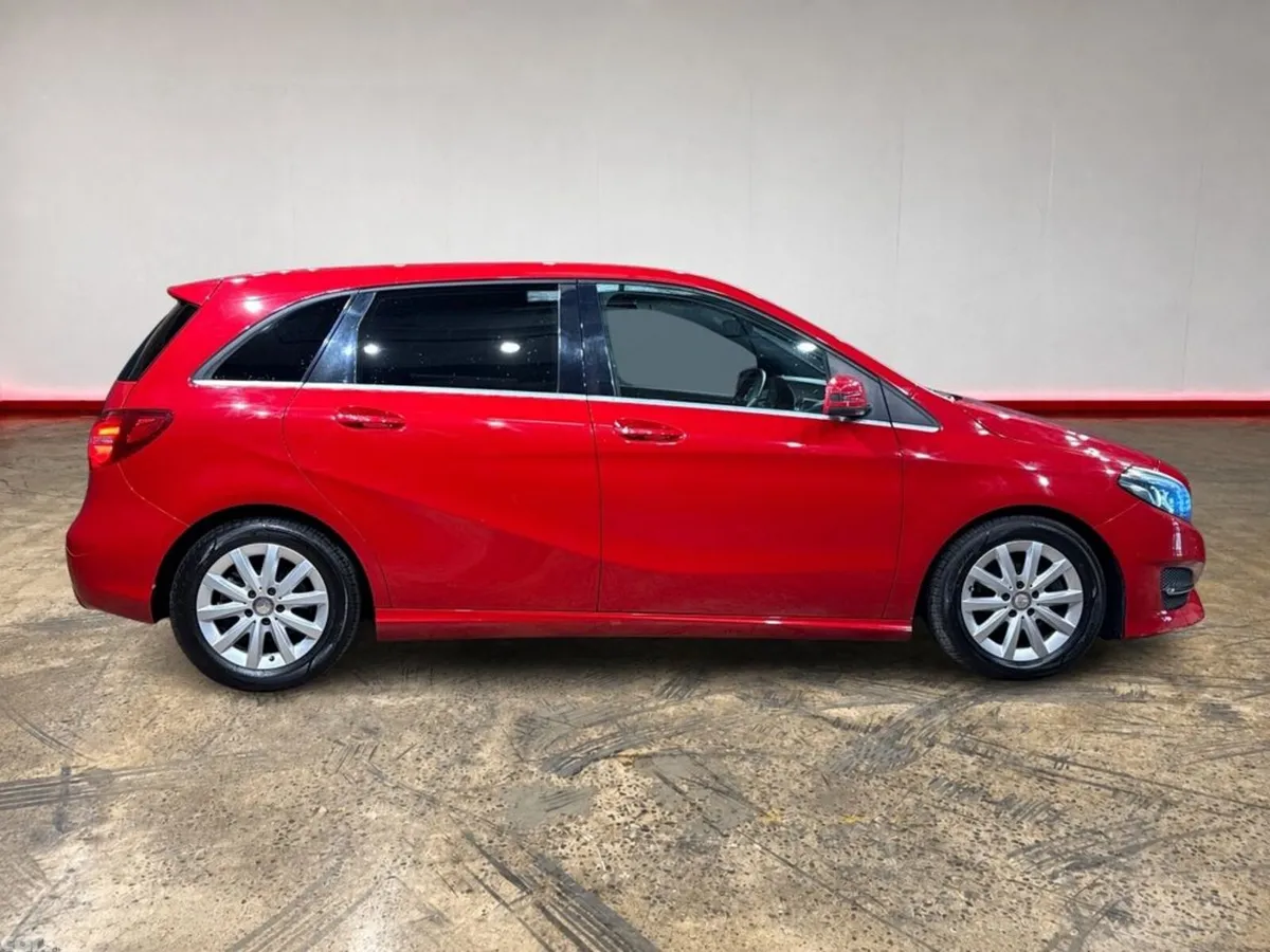 Mercedes-Benz B-Class Hatchback, Petrol, 2017, Red