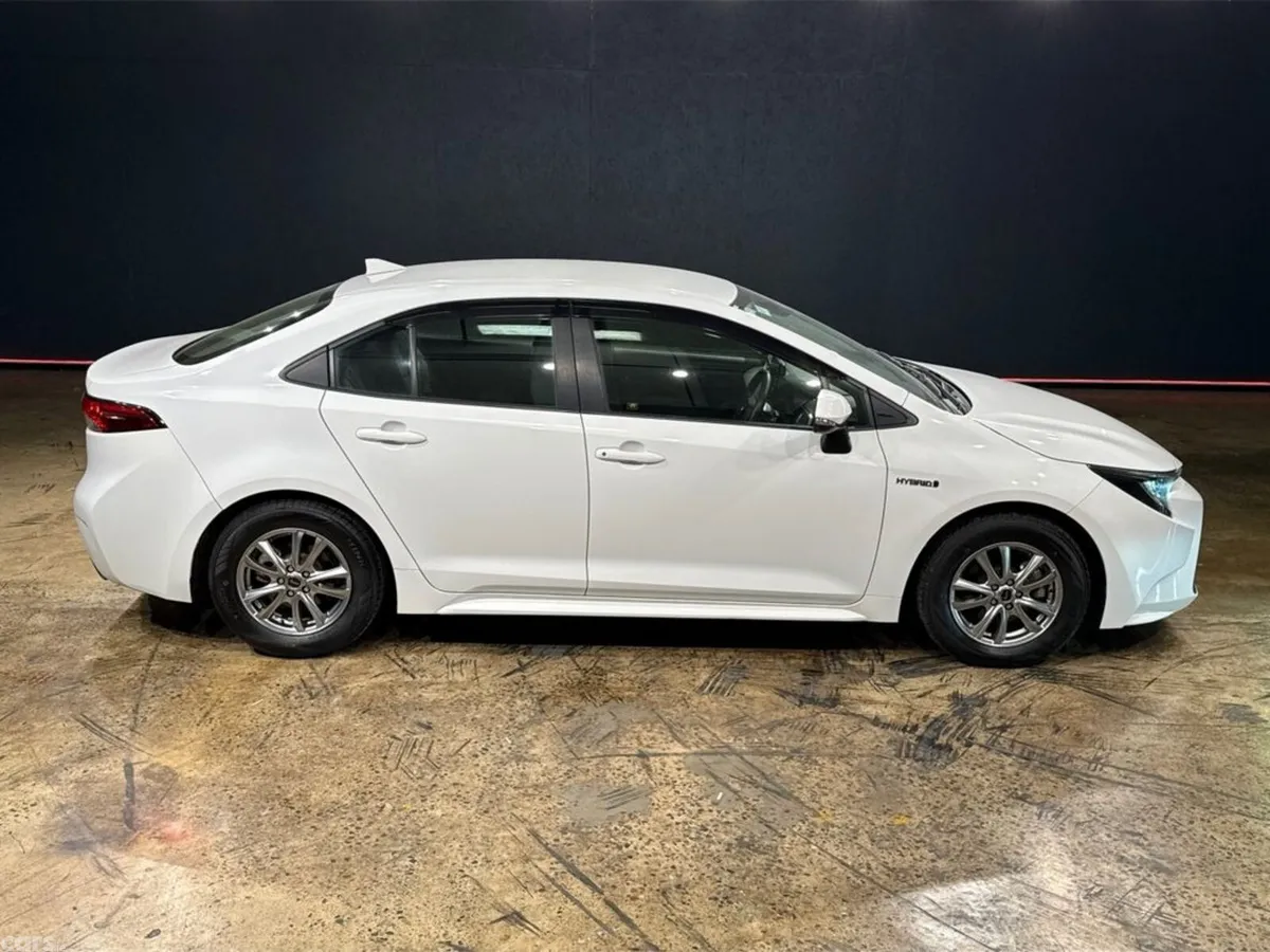 Toyota Corolla Saloon, Petrol Hybrid, 2020, White