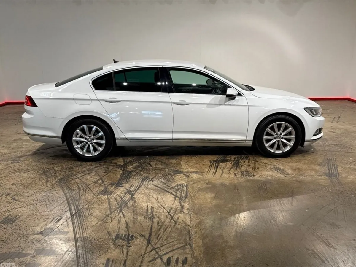 Volkswagen Passat Saloon, Petrol, 2018, White