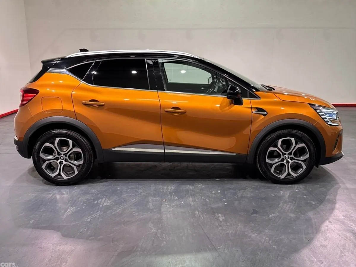 Renault Captur Hatchback, Petrol, 2022, Orange