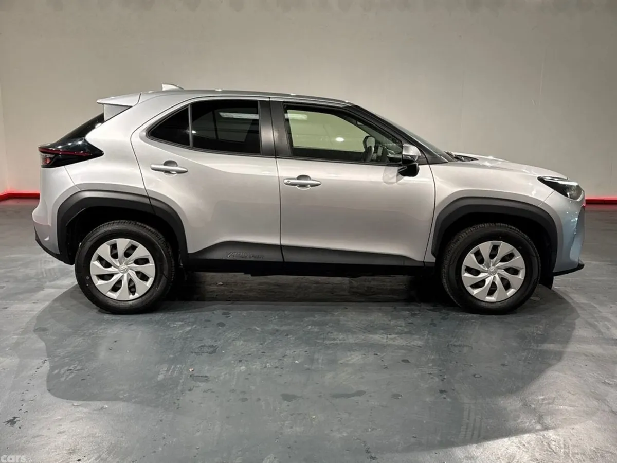 Toyota Yaris Cross SUV, Petrol Hybrid, 2022, Silver
