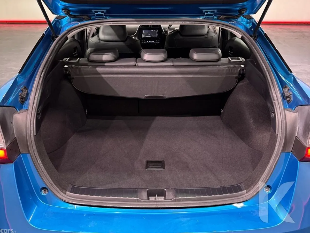 Toyota Prius Hatchback, Petrol Hybrid, 2019, Blue