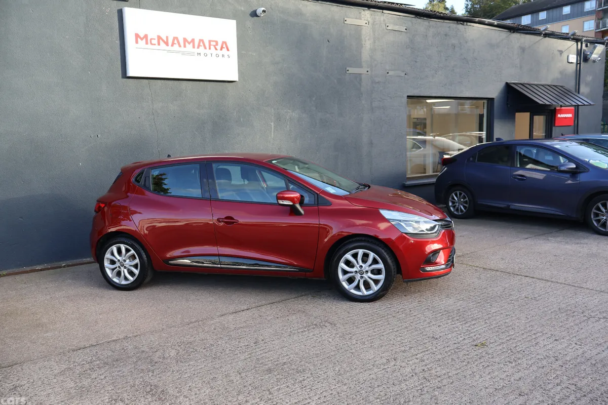 Renault Clio Hatchback, Petrol, 2019, Red