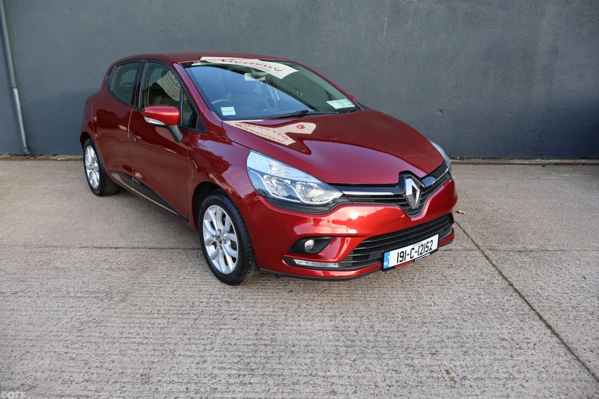 Renault Clio Hatchback, Petrol, 2019, Red