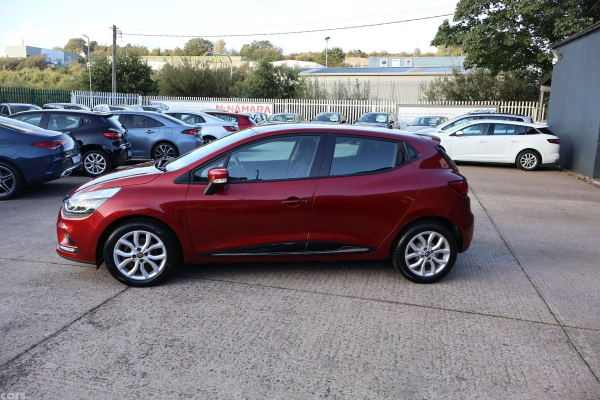 Renault Clio Hatchback, Petrol, 2019, Red
