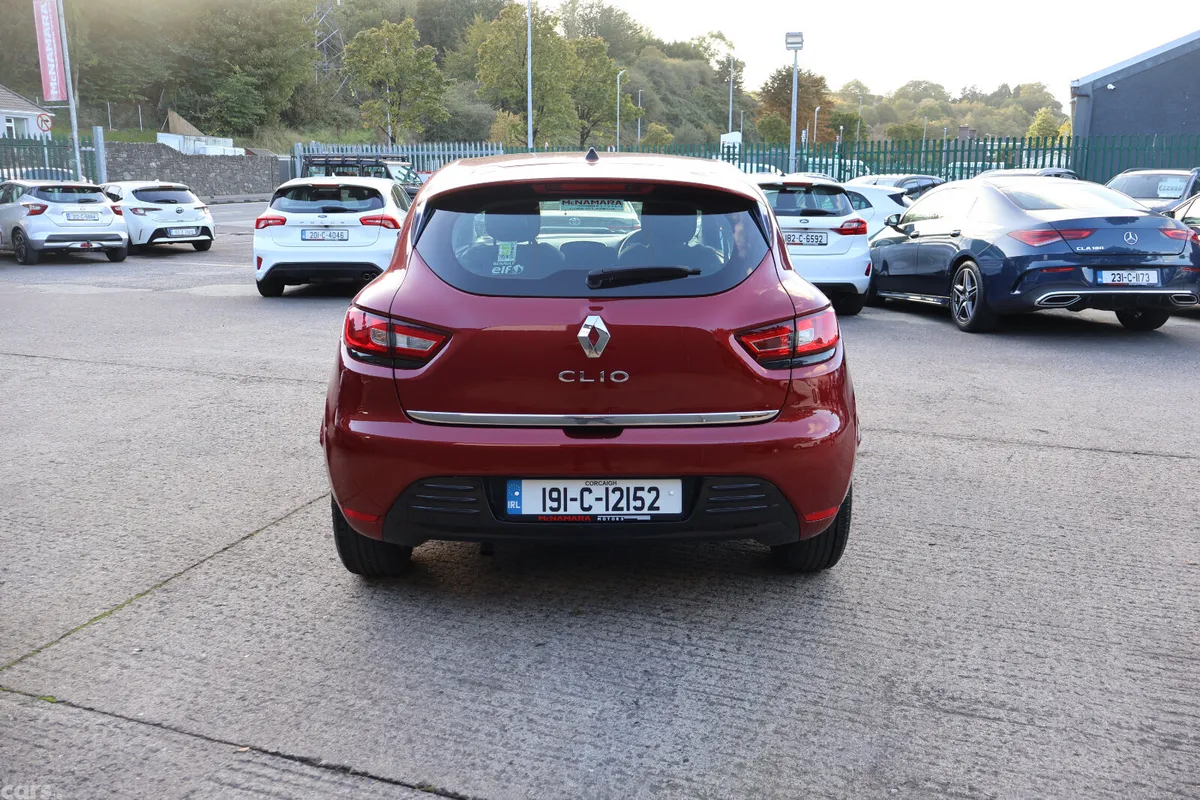 Renault Clio Hatchback, Petrol, 2019, Red