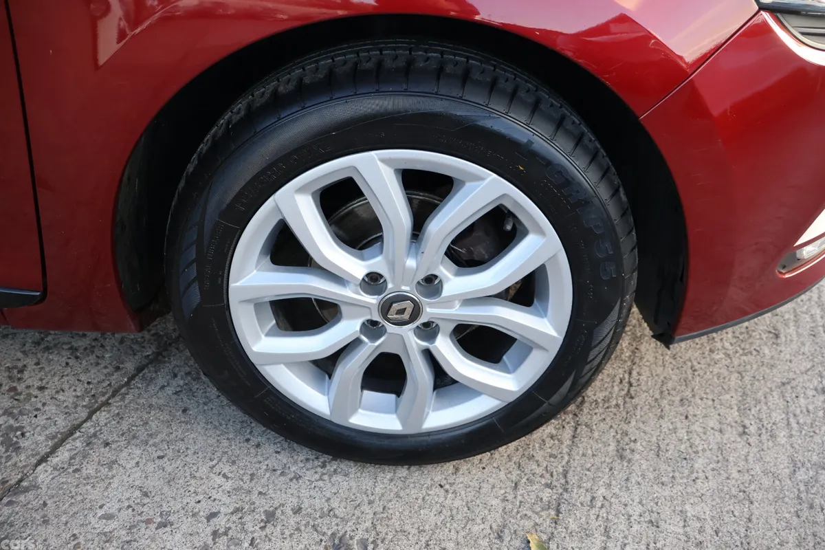 Renault Clio Hatchback, Petrol, 2019, Red