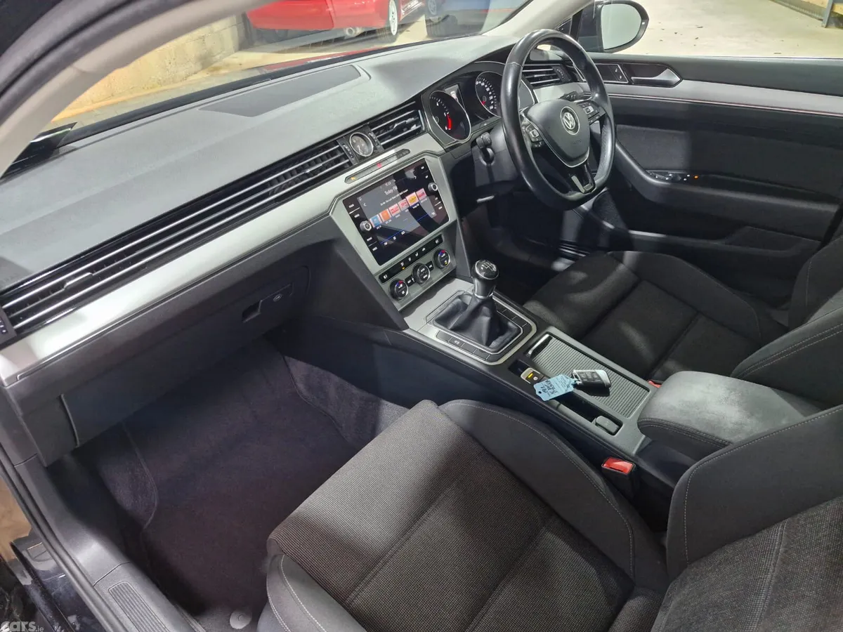 Volkswagen Passat Saloon, Diesel, 2018, Black