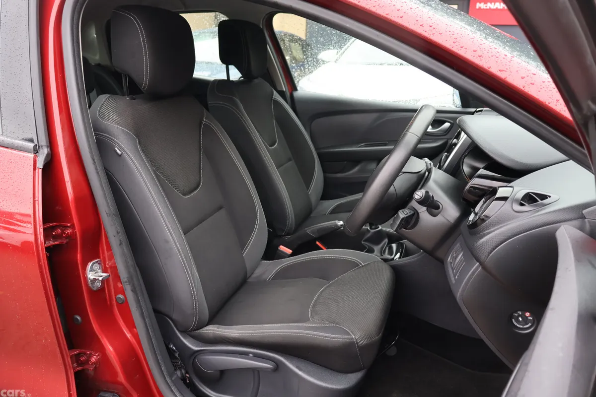 Renault Clio Hatchback, Petrol, 2019, Red
