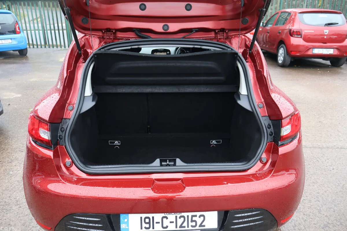 Renault Clio Hatchback, Petrol, 2019, Red