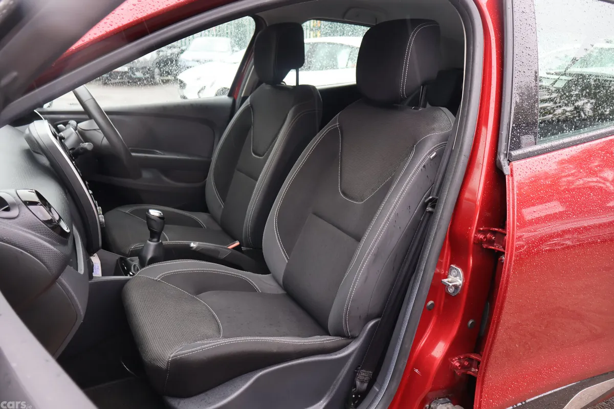Renault Clio Hatchback, Petrol, 2019, Red
