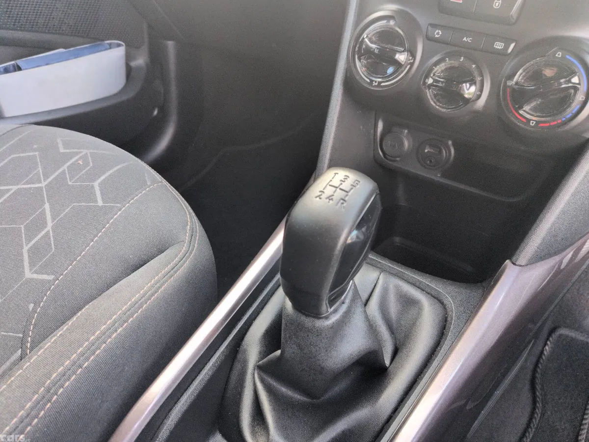 Peugeot 2008 Hatchback, Petrol, 2013, Grey