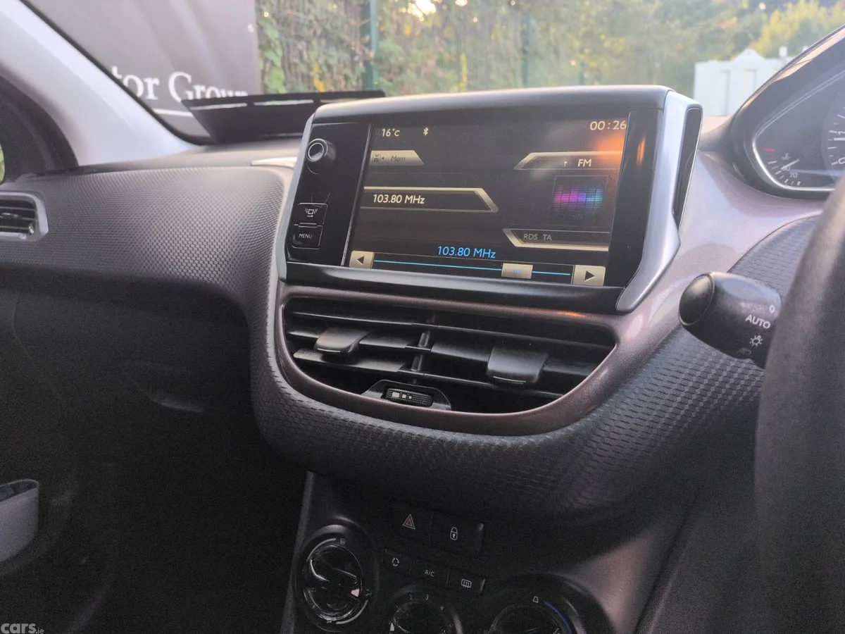 Peugeot 2008 Hatchback, Petrol, 2013, Grey