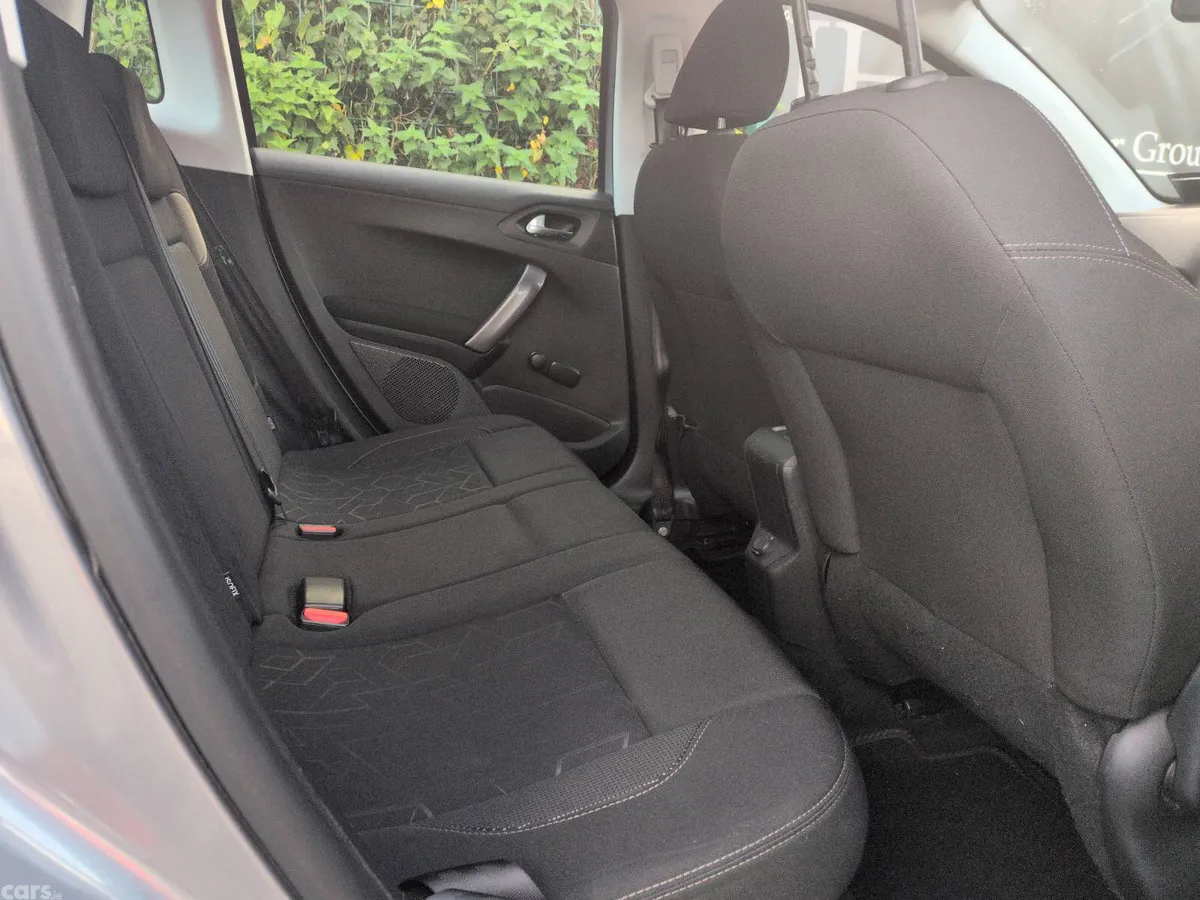 Peugeot 2008 Hatchback, Petrol, 2013, Grey