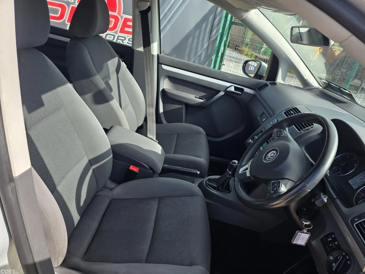 Volkswagen Touran MPV, Diesel, 2014, Silver
