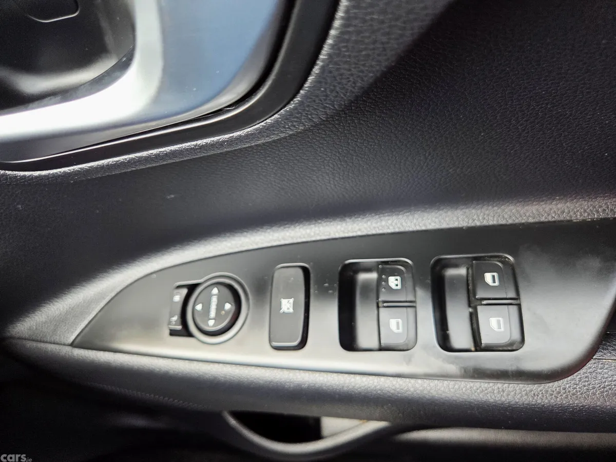 Kia Stonic Hatchback, Petrol, 2023, White