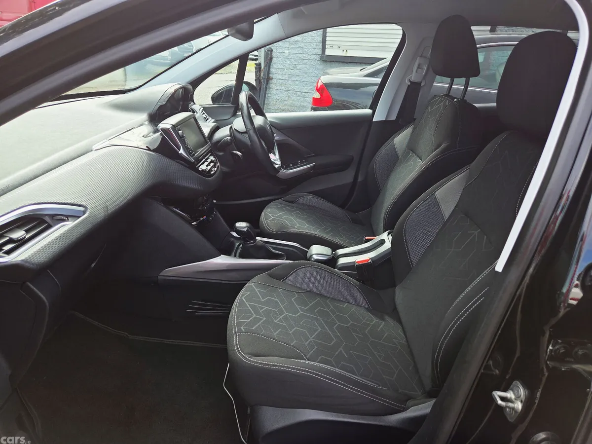 Peugeot 2008 Estate, Petrol, 2018, Black