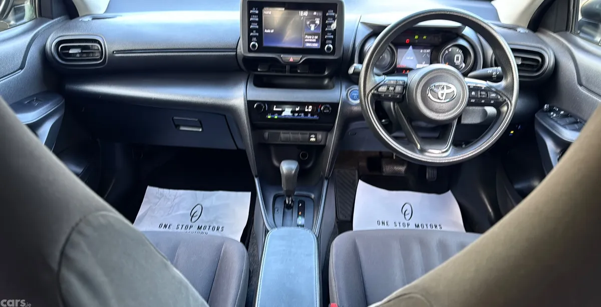 Toyota Yaris Cross Hatchback, Petrol Hybrid, 2022, Beige