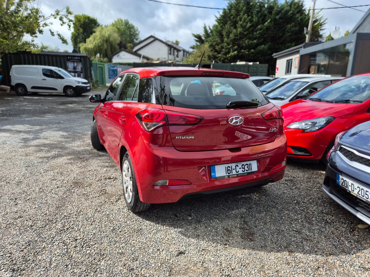 Hyundai i20 Hatchback, Petrol, 2016, Red