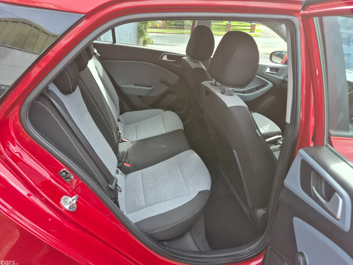 Hyundai i20 Hatchback, Petrol, 2016, Red
