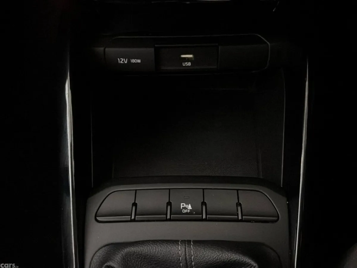 Kia Stonic Estate, Petrol, 2021, Red