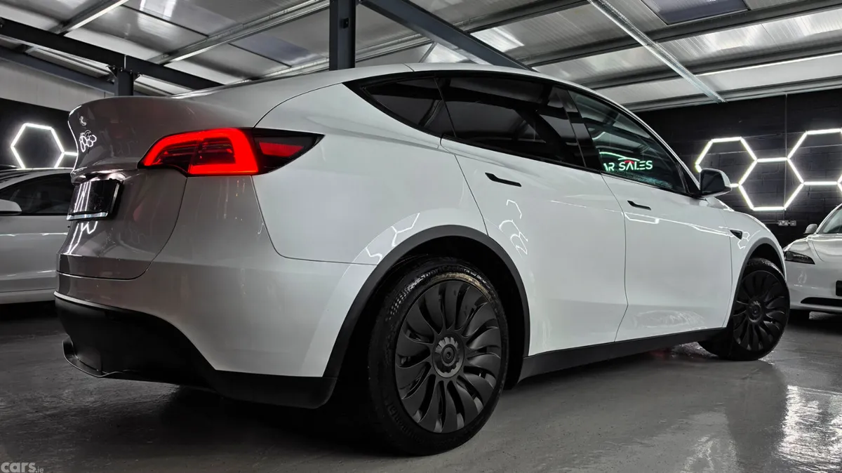Tesla Model Y MPV, Electric, 2023, White