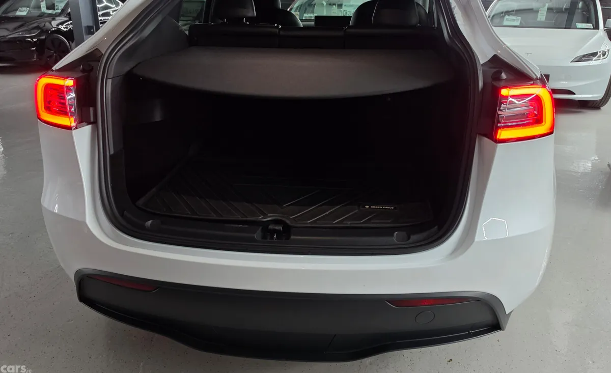Tesla Model Y MPV, Electric, 2023, White
