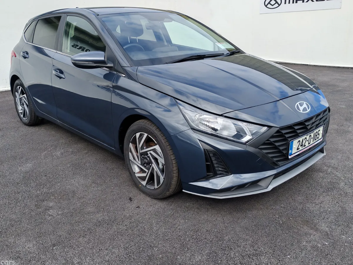 Hyundai i20 Hatchback, Petrol, 2024, Grey
