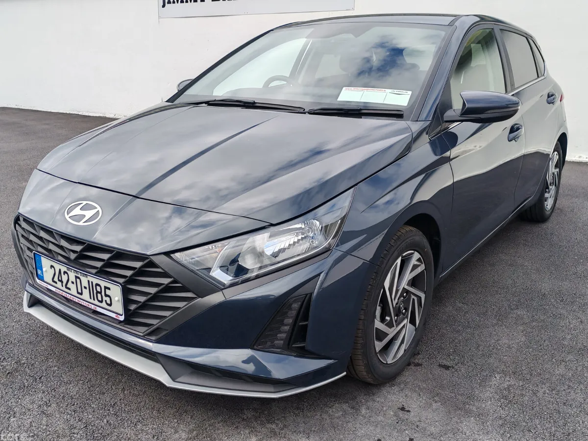 Hyundai i20 Hatchback, Petrol, 2024, Grey