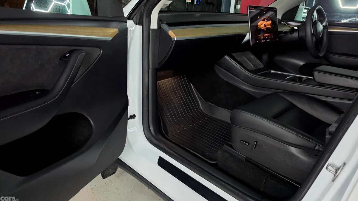 Tesla Model Y MPV, Electric, 2023, White