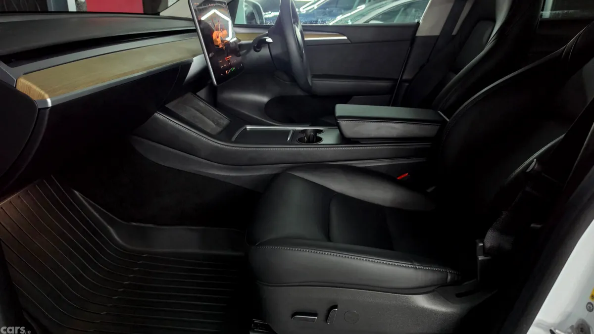 Tesla Model Y MPV, Electric, 2023, White