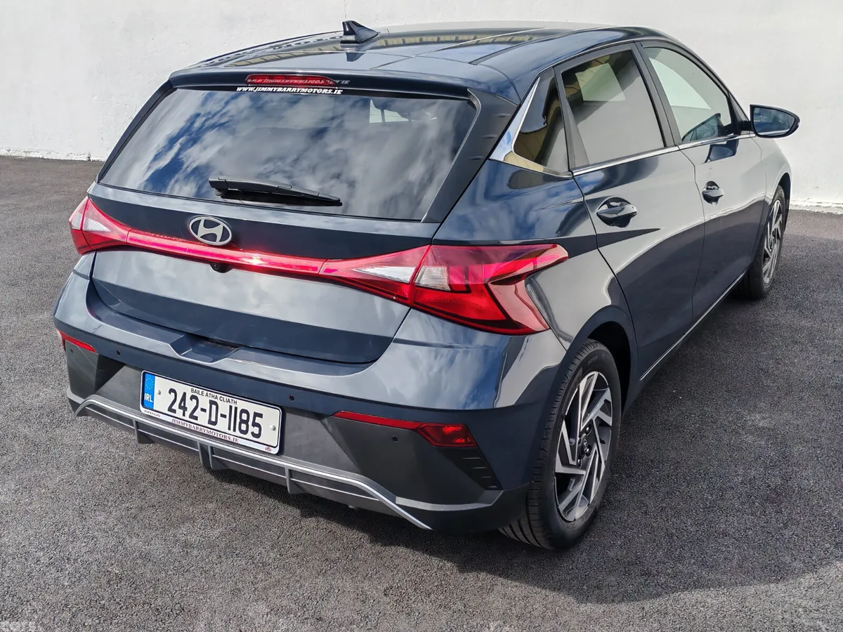 Hyundai i20 Hatchback, Petrol, 2024, Grey
