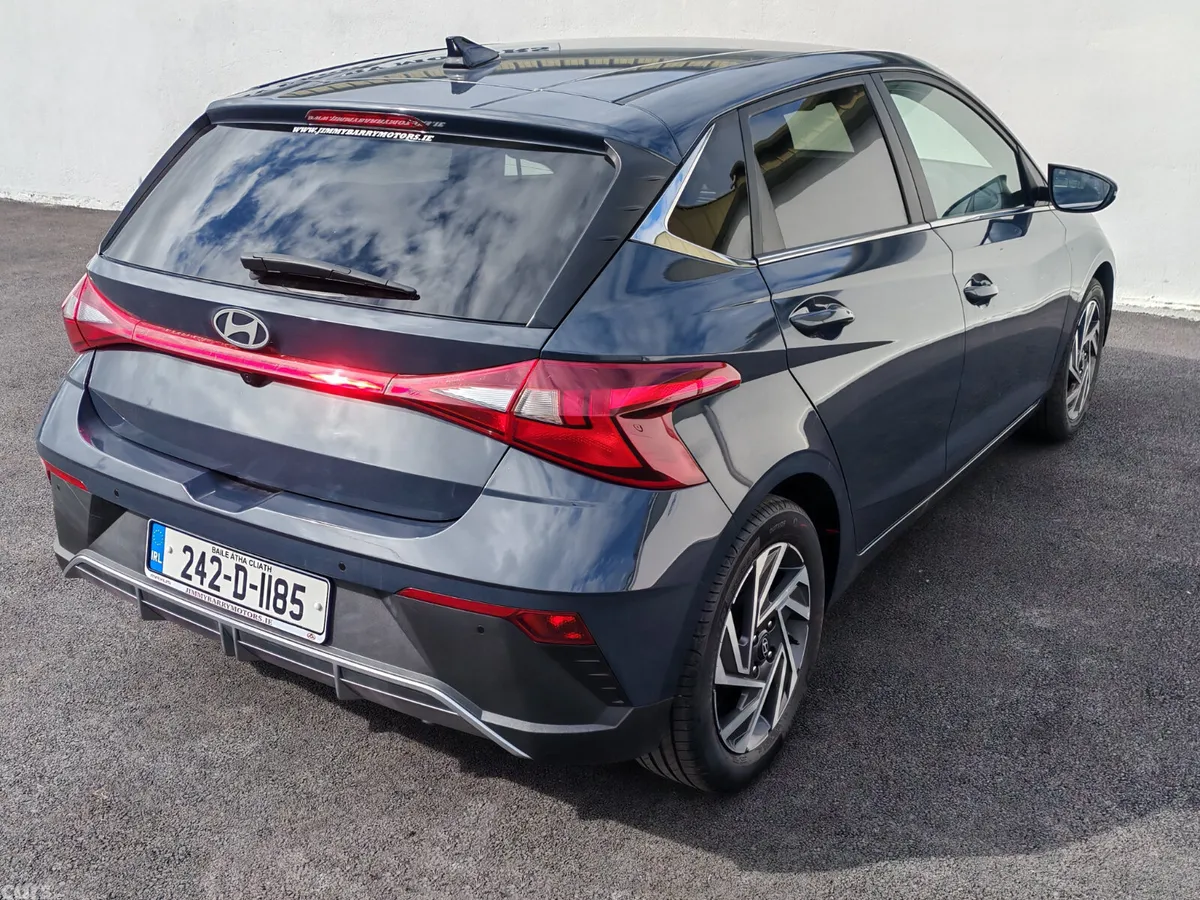 Hyundai i20 Hatchback, Petrol, 2024, Grey