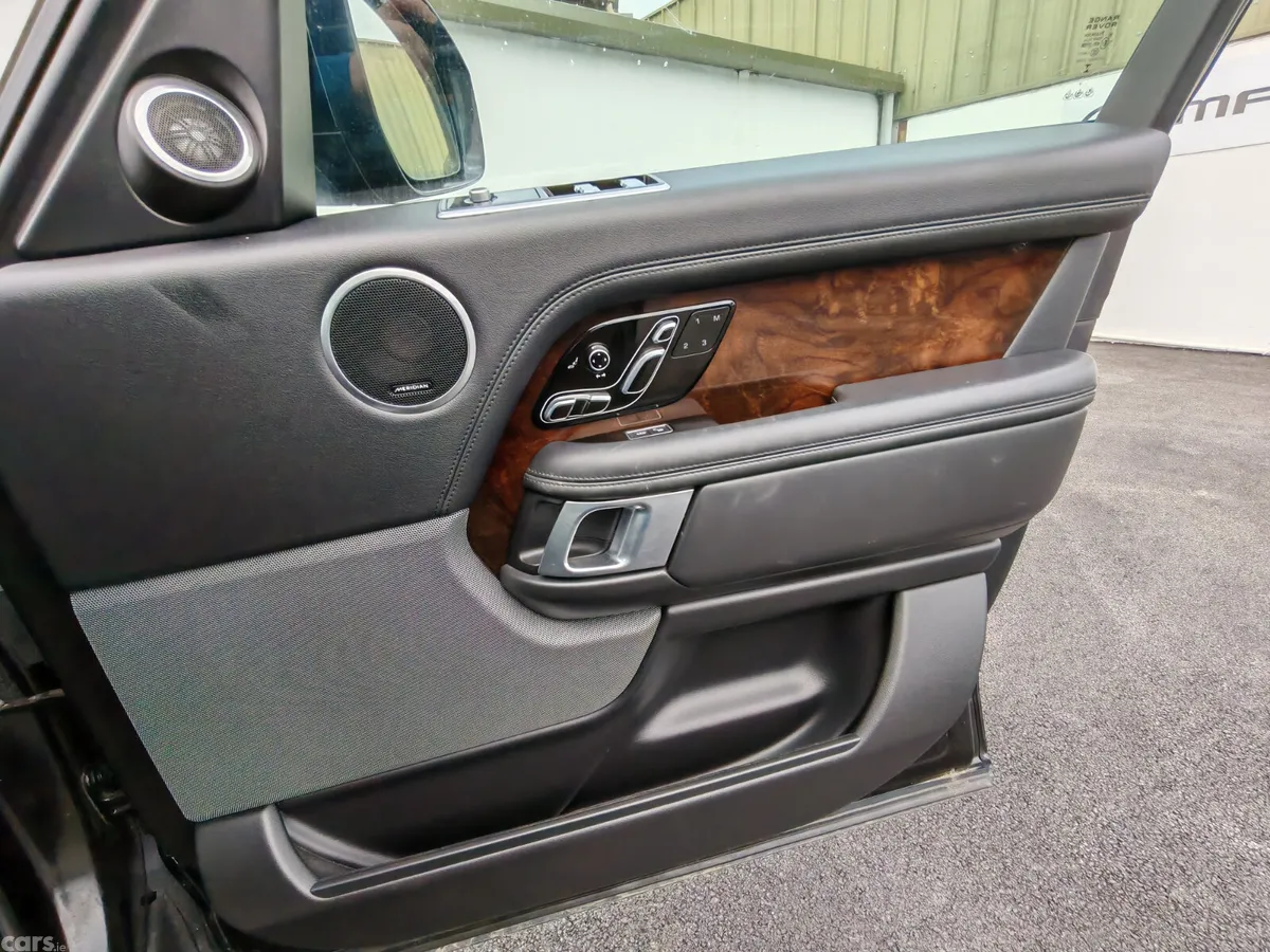 Land Rover Range Rover SUV, Petrol Plug-in Hybrid, 2019, Black