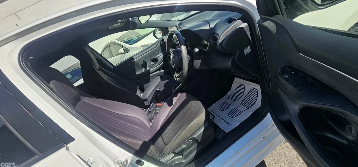 Toyota Yaris Hatchback, Petrol, 2021, White