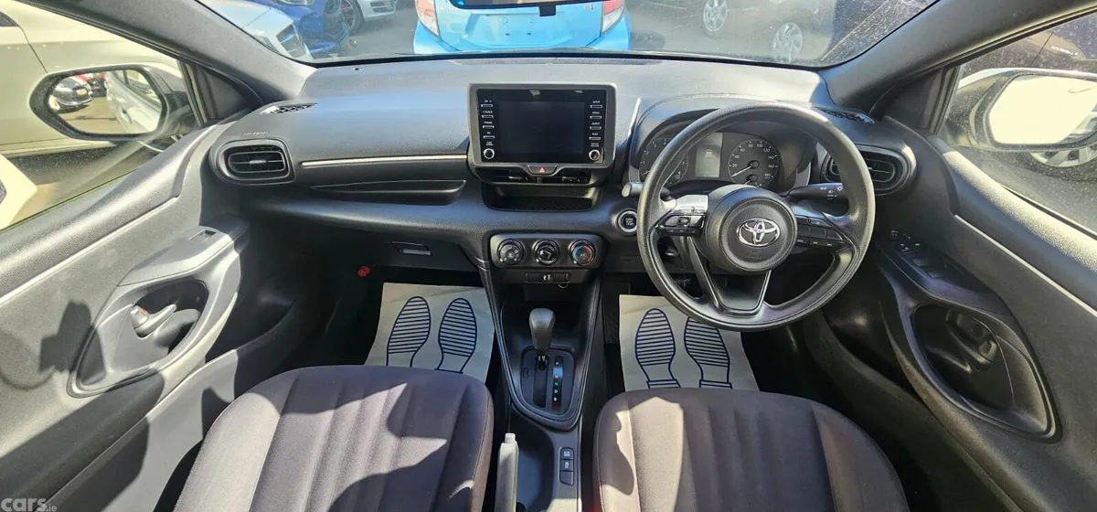 Toyota Yaris Hatchback, Petrol, 2021, White