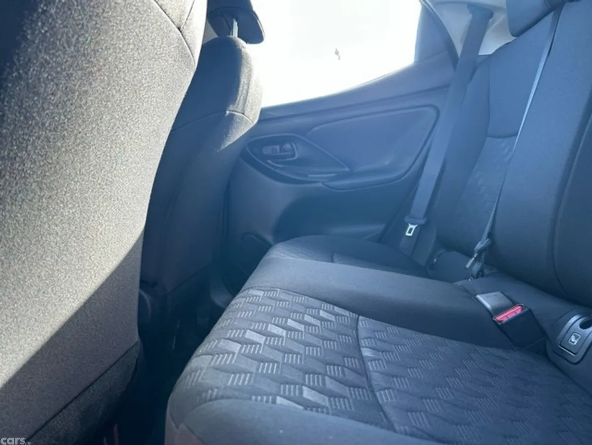Toyota Yaris Hatchback, Petrol, 2025, White