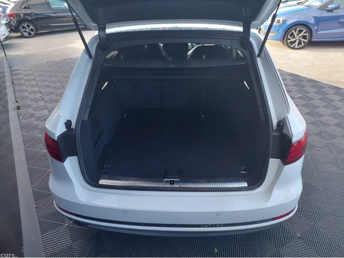 Audi A4 Estate, Petrol, 2018, White