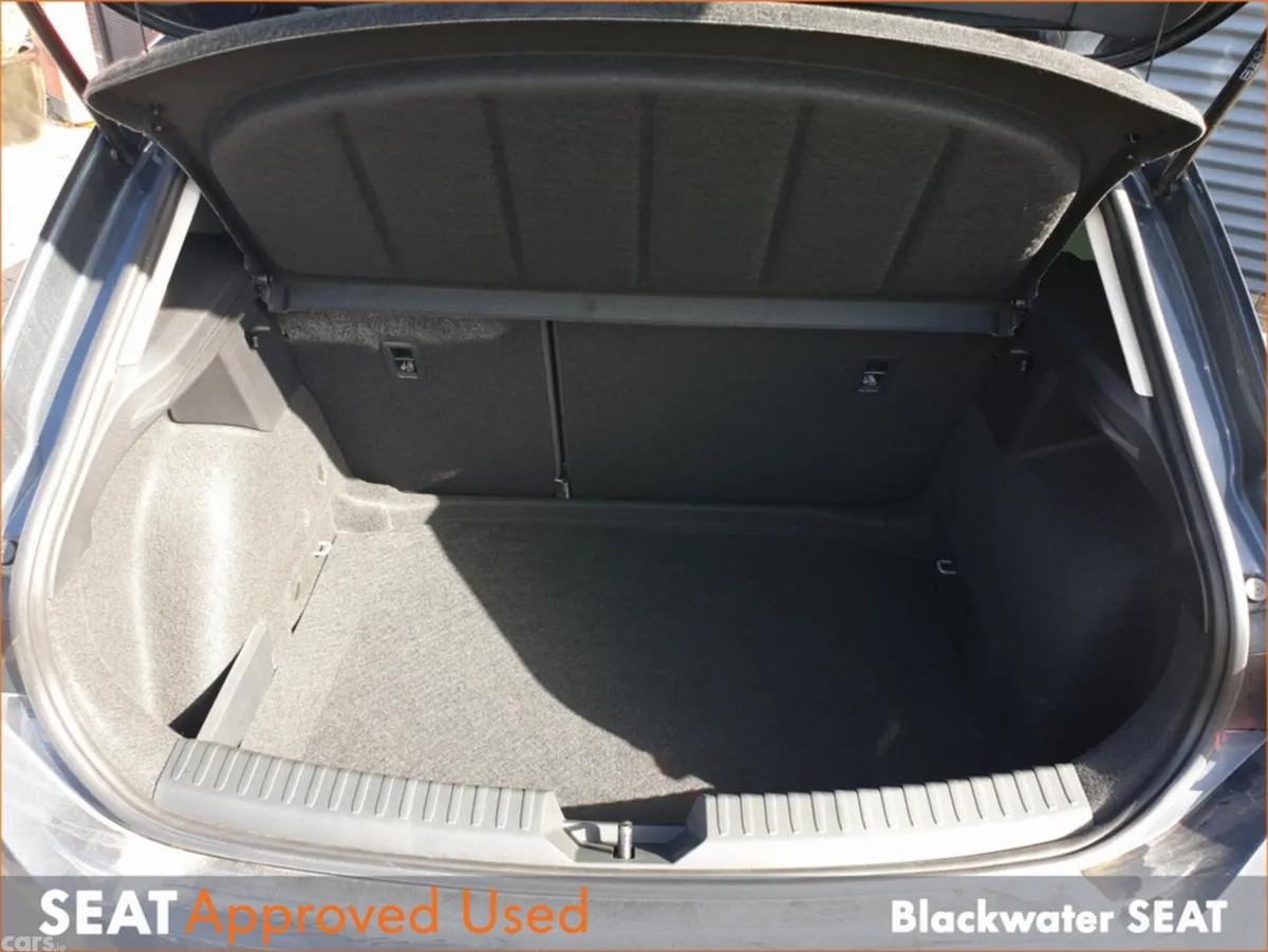 SEAT Leon Hatchback, Diesel, 2026, Grey