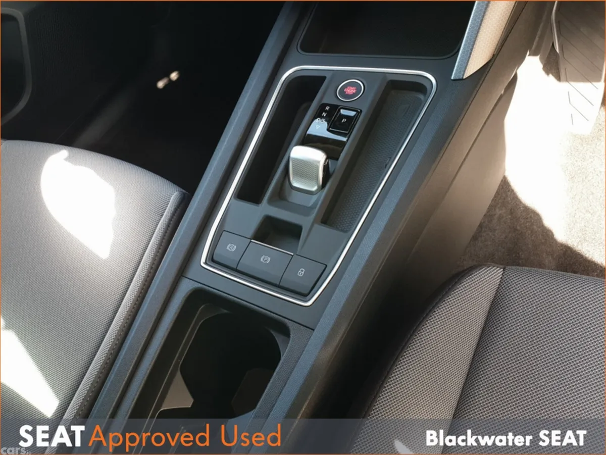 SEAT Leon Hatchback, Diesel, 2026, Grey