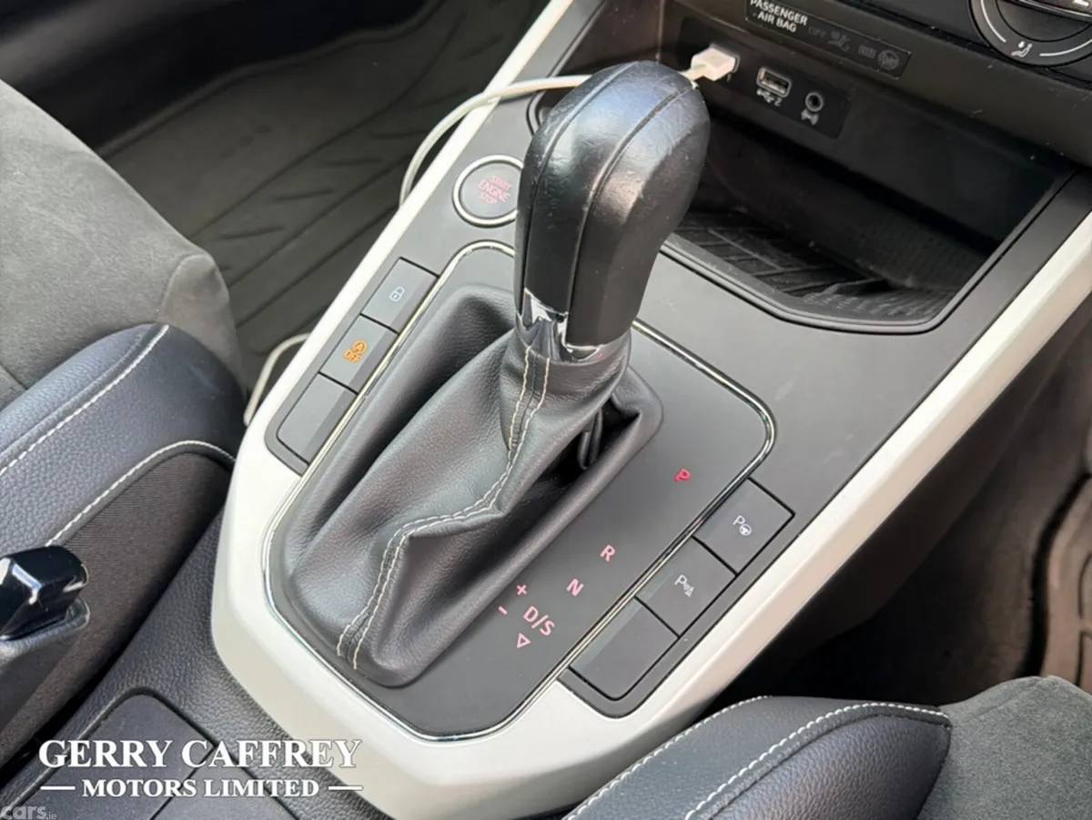SEAT Arona Hatchback, Petrol, 2020, Red