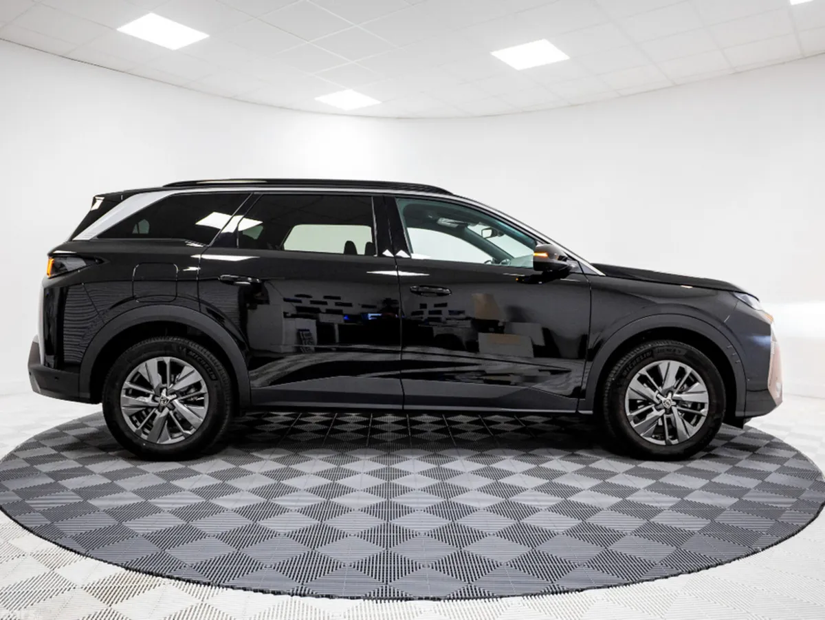 Peugeot 5008 SUV, Petrol, 2026, Black