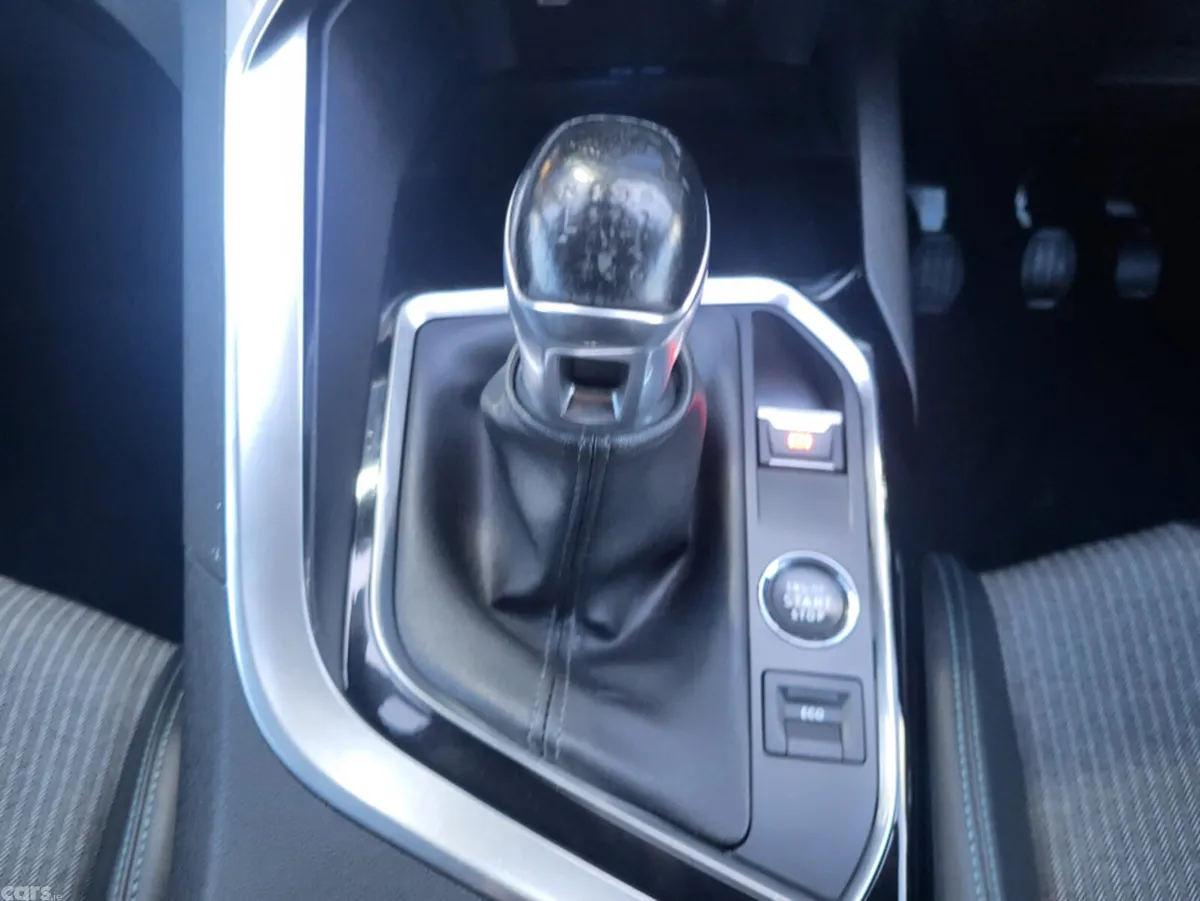 Peugeot 3008 MPV, Diesel, 2021, Black