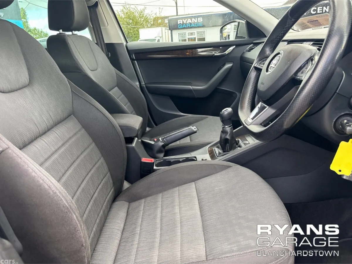 Skoda Octavia Hatchback, Diesel, 2015, Beige