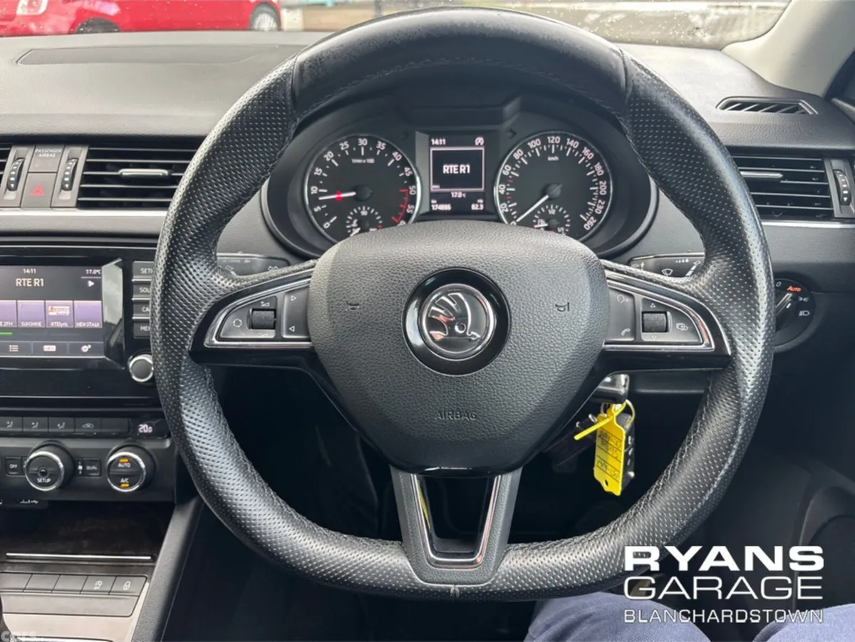 Skoda Octavia Hatchback, Diesel, 2015, Beige