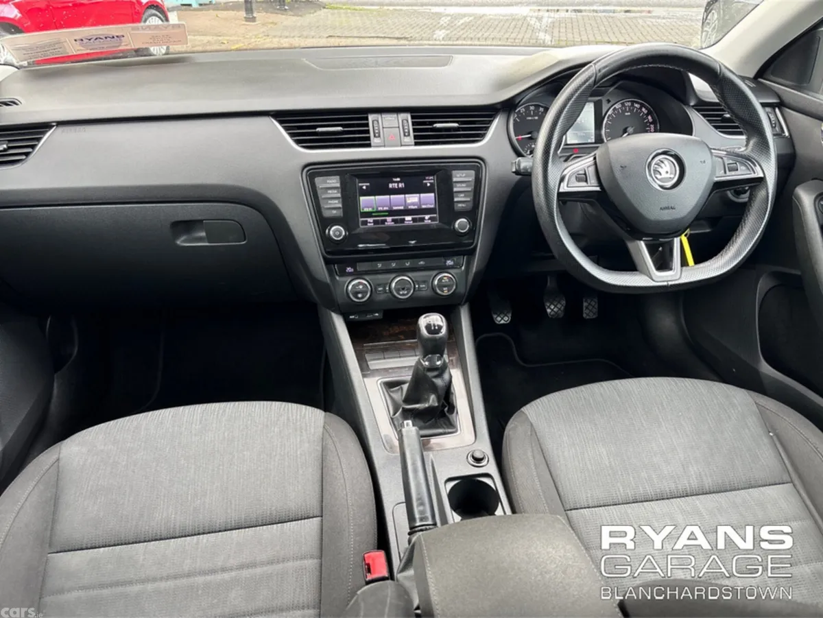 Skoda Octavia Hatchback, Diesel, 2015, Beige