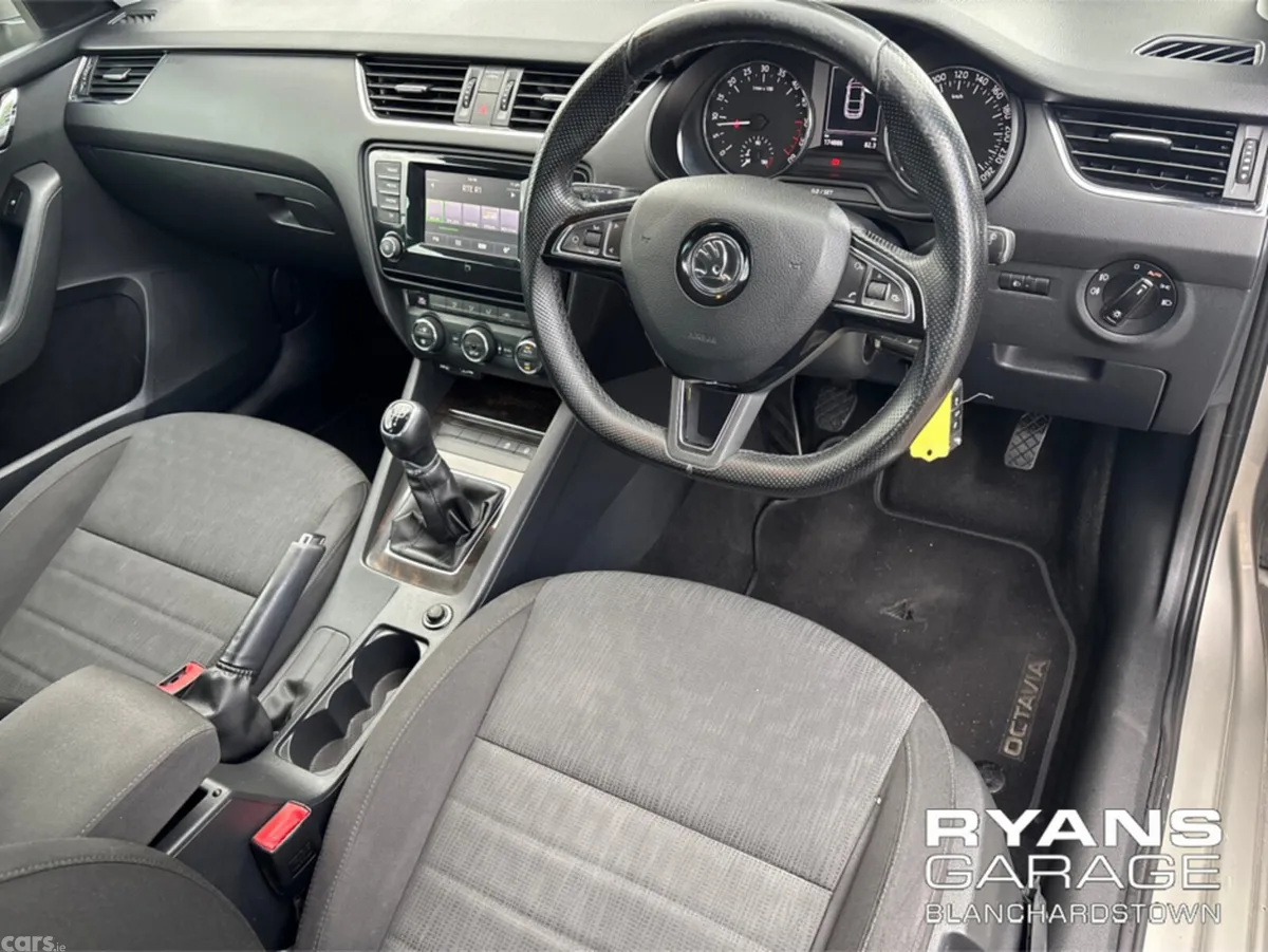 Skoda Octavia Hatchback, Diesel, 2015, Beige