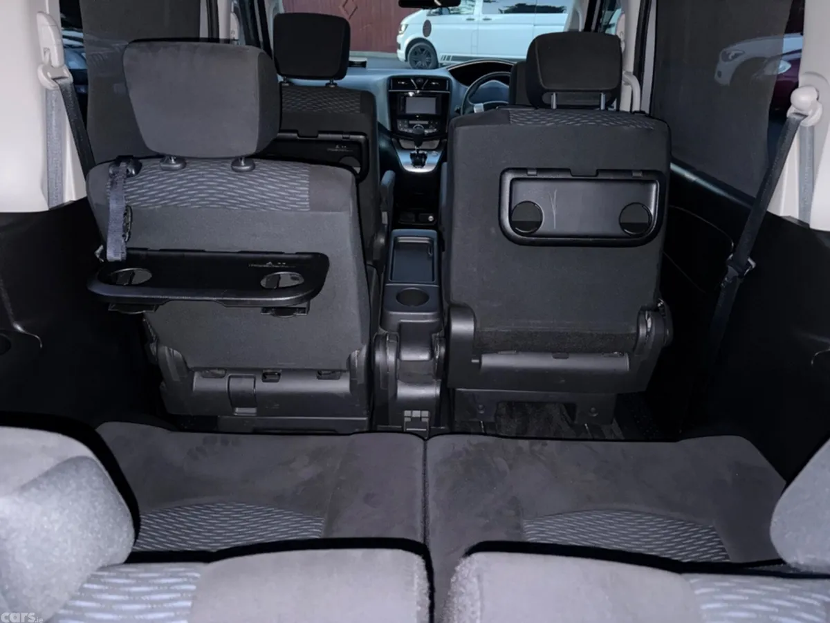 Nissan Serena MPV, Petrol Hybrid, 2015, Silver