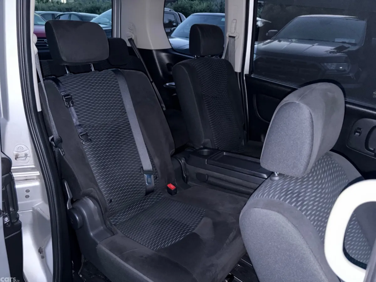 Nissan Serena MPV, Petrol Hybrid, 2015, Silver