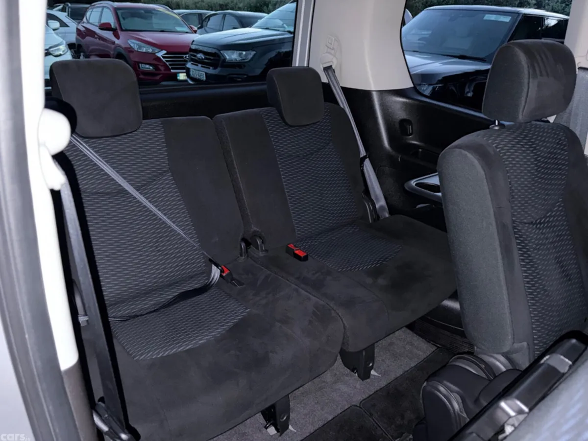 Nissan Serena MPV, Petrol Hybrid, 2015, Silver